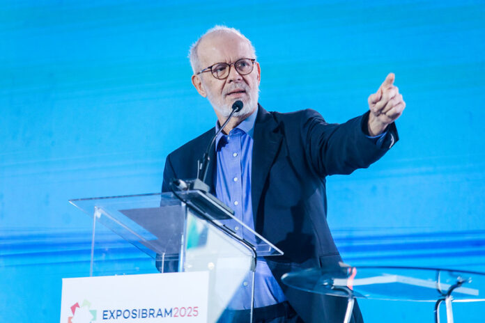 Exposibram 2025 em Salvador reuniu mais de 40 mil visitantes e discutiu a importância dos minerais na transição energética e na inovação tecnológica global. Descubra os destaques do evento e o papel do Brasil no futuro da mineração