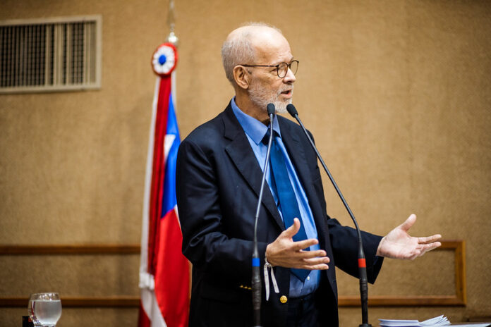 Raul Jungmann Raul Jungmann e Henrique Carballal recebem títulos e comendas na Assembleia Legislativa da Bahia em reconhecimento ao seu trabalho no setor mineral e suas contribuições à sociedade baiana