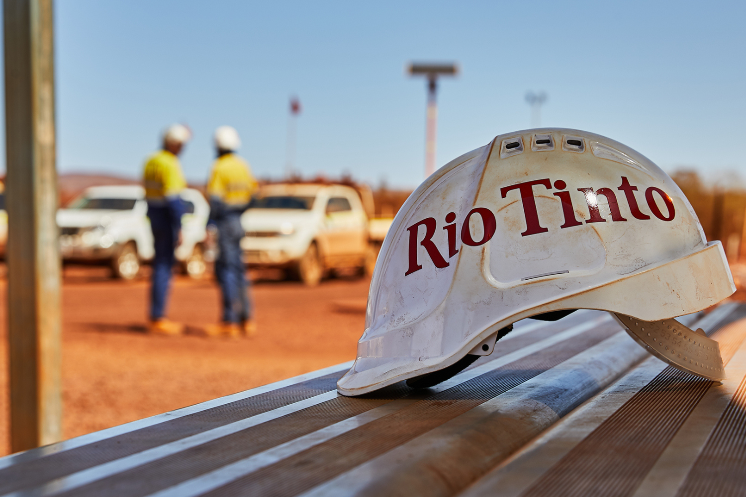 A Rio Tinto inicia o embarque do primeiro minério de ferro do projeto Simandou, na Guiné, com previsão de primeiro navio zarpar em novembro. Descubra os impactos desse marco para o setor de mineração global