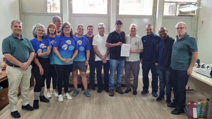 Prefeitura de João Monlevade assina convênio com o Social Clube para oferecer benefícios de lazer e esporte aos servidores municipais e seus dependentes, promovendo bem-estar e qualidade de vida