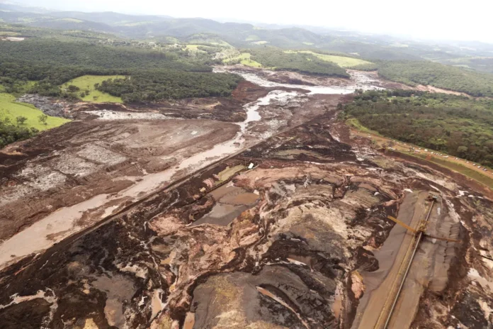 Decisão do TJMG obriga a mineradora a preservar critérios e valores do auxílio previstos no acordo de reparação, enquanto novo modelo é definido pela 2ª Vara de Fazenda Pública.