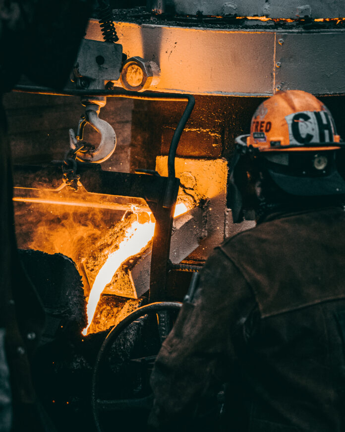 Minério de ferro volta a liderar as exportações de Minas Gerais, com 27,8% das vendas externas do estado. O setor tem impulsionado a economia local e as receitas fiscais, mostrando sua importância para o crescimento de MG