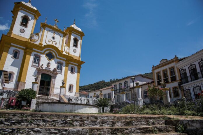 A Vale e a Fundação Gorceix assinam protocolo para criar um Centro de Desenvolvimento e Excelência em Mineração em Ouro Preto, com foco em inovação, sustentabilidade e tecnologias para o setor mineral