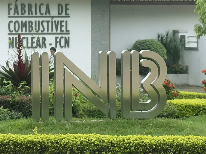 inb O ministro de Minas e Energia, Alexandre Silveira, explicou em audiência na CREDN o incidente com o urânio em 2023, descartando qualquer irregularidade e reafirmando a continuidade dos programas de energia nuclear no Brasil