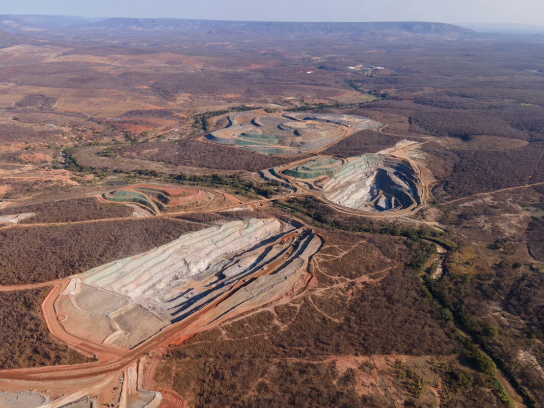 Com a assinatura deste acordo, o Brasil se prepara para consolidar seu papel como líder na produção de lítio, contribuindo para a revolução tecnológica que está moldando o futuro da energia no planeta