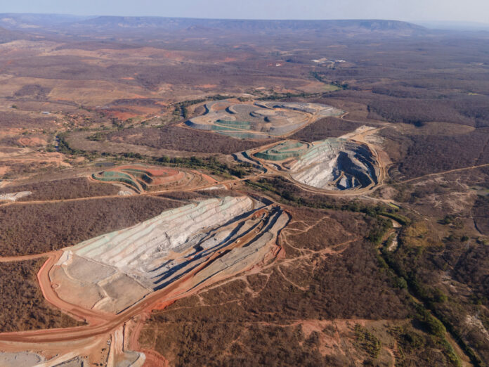 Com a assinatura deste acordo, o Brasil se prepara para consolidar seu papel como líder na produção de lítio, contribuindo para a revolução tecnológica que está moldando o futuro da energia no planeta