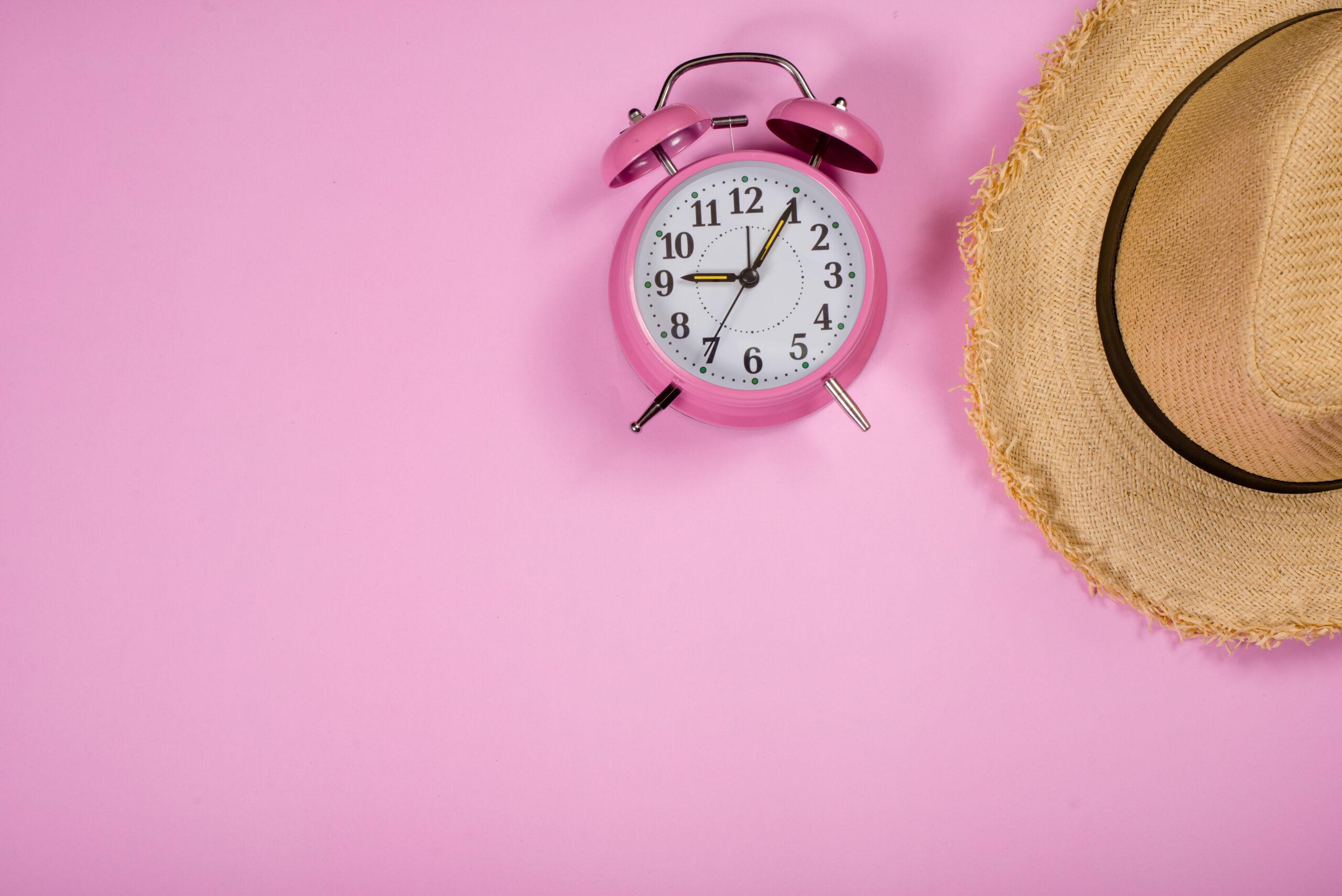 O Horário de Verão 2025 começará no dia 3 de novembro, à 0h, quando os relógios deverão ser adiantados em uma hora. A medida seguirá até o 16 de fevereiro de 2026