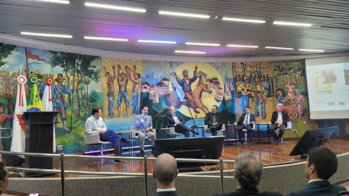 unnamed A falta de fiscalização da CFEM e a precariedade da ANM foram amplamente criticadas em evento em Belo Horizonte. Prefeitos e especialistas exigem reformas urgentes na mineração brasileira, incluindo um novo marco regulatório e maior estruturação da ANM