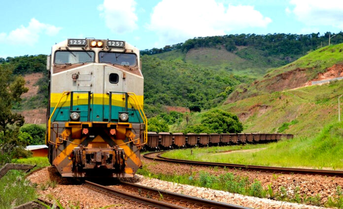 Estrada-de-Ferro-Vit-ria-a-Minas-1074x654 Índios da aldeia Córrego D'Ouro interditam ramal ferroviário da Estrada de Ferro Vitória-Minas em protesto por indenização da Samarco, prejudicando o transporte de celulose e gerando aumento nos custos logísticos