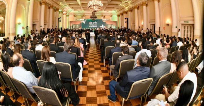27º Congresso da Federaminas reuniu mais de 800 empresários e lideranças em Araxá, destacando o papel do associativismo, da inovação e da sustentabilidade no desenvolvimento econômico de Minas Gerais