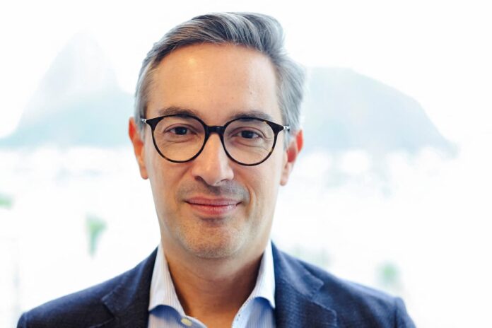 Gustavo Pimenta, CEO da Vale, fala sobre sua missão de retomar o protagonismo da mineradora, destacando o papel da empresa na transição energética, o crescimento da demanda por minerais e seu diferencial competitivo no mercado