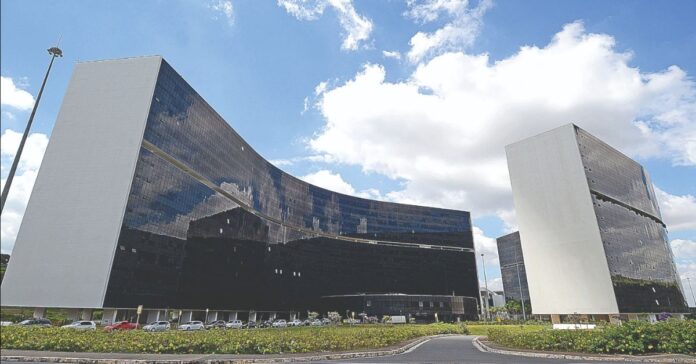 Impulsionada pelo avanço do ICMS e pela inflação, a arrecadação estadual de Minas Gerais chegou a R$ 94,9 bilhões neste ano, alcançando o melhor resultado para o período e crescimento real estimado em 2,8%, segundo especialistas
