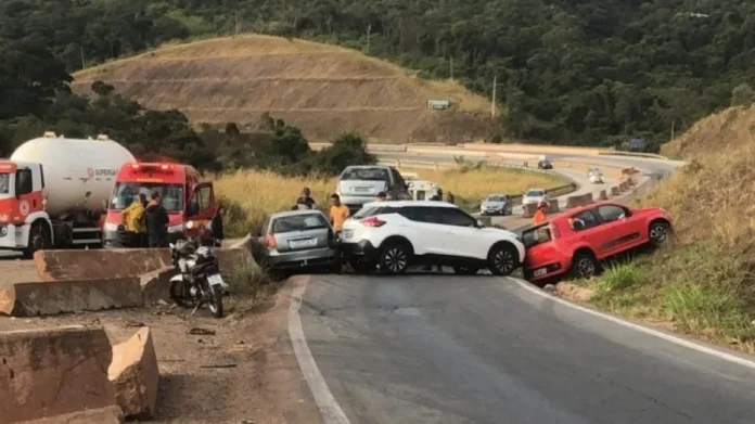 Audiência pública sobre a BR-381 cobra respostas da concessionária e do DNIT após mais um acidente grave na rodovia, revelando críticas à falta de segurança, pedágios caros e demora nas obras de duplicação