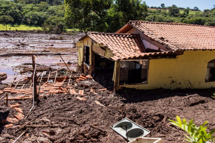 A Assembleia de Minas aprova o Projeto de Lei 4.486/25, que isenta herdeiros de vítimas de Brumadinho de pagar ITCD, beneficiando famílias afetadas pela tragédia