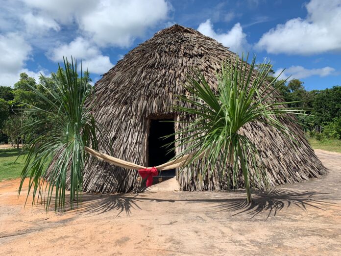 mineracao-ilegal-terras-indigenas A Câmara dos Deputados aprovou projeto de lei que aumenta a pena para a mineração ilegal em terras indígenas e comunidades tradicionais. Descubra como a nova proposta visa proteger o meio ambiente e combater danos ambientais