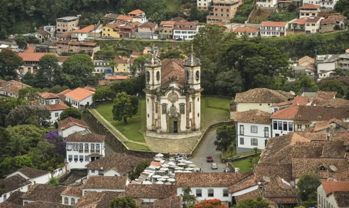 A Alta Corte da Inglaterra reconheceu os danos causados a Ouro Preto pela tragédia da barragem do Fundão, em Mariana, no ano de 2015. A cidade busca justiça há anos, e agora a reparação está mais próxima