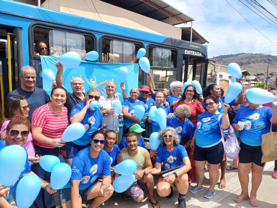 Prefeitura de João Monlevade oferece transporte gratuito para o programa Ácqua Senior, com 400 participantes. Aulas de hidroginástica promovem saúde, socialização e qualidade de vida para idosos da cidade