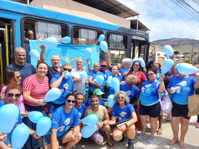 Prefeitura de João Monlevade oferece transporte gratuito para o programa Ácqua Senior, com 400 participantes. Aulas de hidroginástica promovem saúde, socialização e qualidade de vida para idosos da cidade