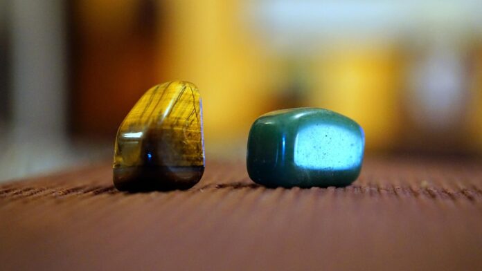 stones-2344106_1280 Estudo revela que, apesar de ter grande potencial geológico, o Brasil enfrenta dificuldades para financiar projetos de mineração no estágio inicial. Saiba mais sobre o paradoxo da riqueza mineral do país e as oportunidades de mudança