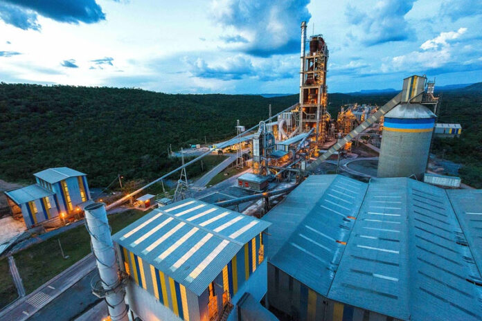 A Votorantim Cimentos encerrou o terceiro trimestre de 2025 com R$ 8,7 bilhões em receita líquida e crescimento de 15%, destacando-se pela diversificação e projetos sustentáveis. Confira os detalhes