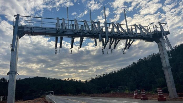 Em apenas um mês de operação, a Nova 381 registra 80% de adesão ao pedágio eletrônico na BR-381. Com novos pórticos em operação, concessionária avança na modernização das rodovias de Minas Gerais