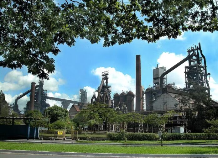 usiminas Ternium adquire a participação restante da Usiminas por US$ 315,2 milhões, aumentando sua participação para 83,1%. A operação fortalece ainda mais o controle do grupo ítalo-argentino sobre a siderúrgica brasileira