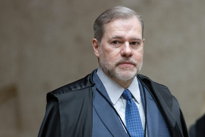 Sessão plenária do STF STF determina soltura de 4 presos na Operação Rejeito e impõe medidas cautelares. Investigação revela esquema de mineração ilegal com corrupção envolvendo órgãos públicos