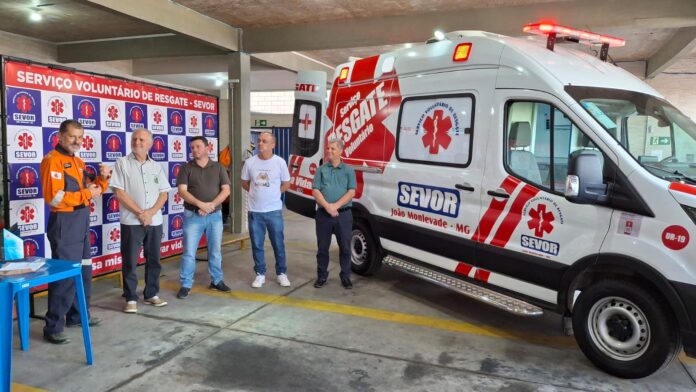 João Monlevade recebe uma nova ambulância de R$ 337 mil, com emenda do deputado Eduardo Azevedo e recursos municipais, para reforçar o atendimento de urgência e emergência do Sevor
