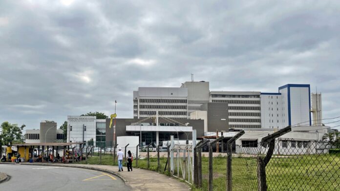 Hospital Márcio Cunha, em Ipatinga, acumula dívida de R$ 51 milhões com a Prefeitura e corre risco de crise financeira. FSFX alerta para impactos no atendimento e avalia judicialização