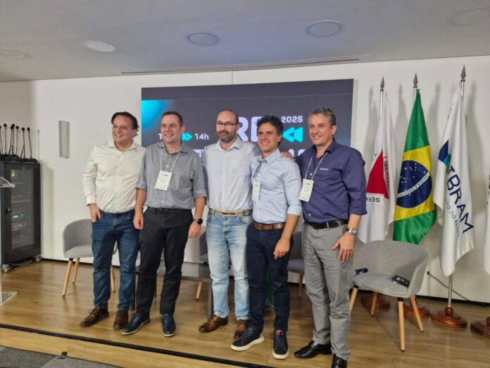 A Samarco assume a presidência do Mining Hub, com Bruno Pimentel à frente, focando em inovação, sustentabilidade e transformação da mineração brasileira