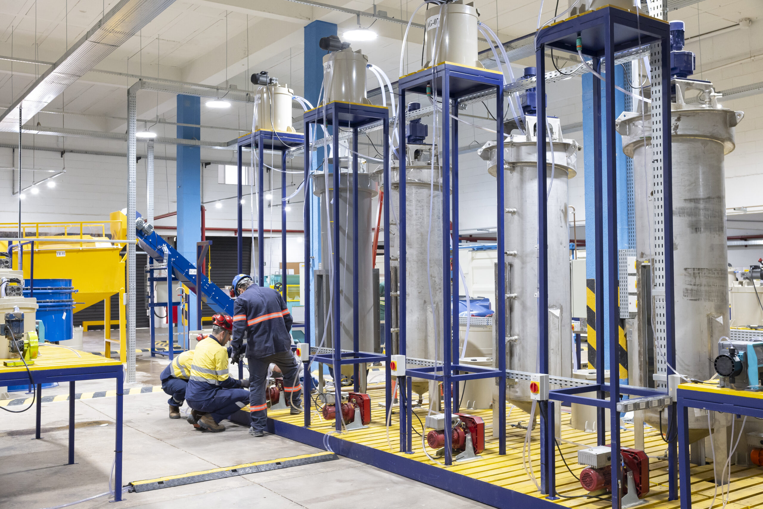 Meteoric inaugura planta piloto para processamento de terras raras em Poços de Caldas, no sul de Minas Gerais, como parte do Projeto Caldeira. A planta valida o processo de produção e prepara a empresa para uma futura operação em larga escala