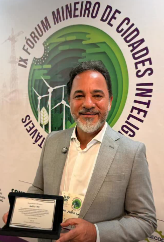 Sem título Itabira recebe Menção Honrosa do CREA-MG no IX Fórum Mineiro de Cidades Inteligentes e Sustentáveis, sendo reconhecida pelo desenvolvimento de soluções inovadoras e sustentáveis no setor urbano