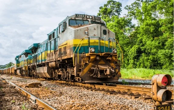 Um homem morreu atropelado por um trem de passageiros da Vale em Aimorés. O acidente ocorreu em um trecho sinalizado e gerou grandes atrasos na chegada dos passageiros a Vitória