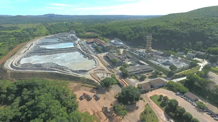 d27c0a12340b66df9757dbcf14bb606a Trabalhadores da Mineradora Morro Agudo em Paracatu protestam por salários atrasados, benefícios suspensos e riscos no trabalho. Empresa desmente falência e promete solucionar a crise