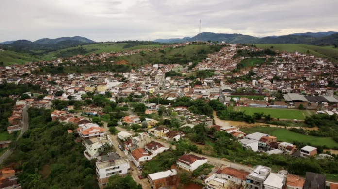 Mutuípe se destaca como novo polo de mineração na Bahia, com reservas de lítio e grafite, oferecendo grandes oportunidades de desenvolvimento econômico, mas também exige cuidados ambientais rigorosos