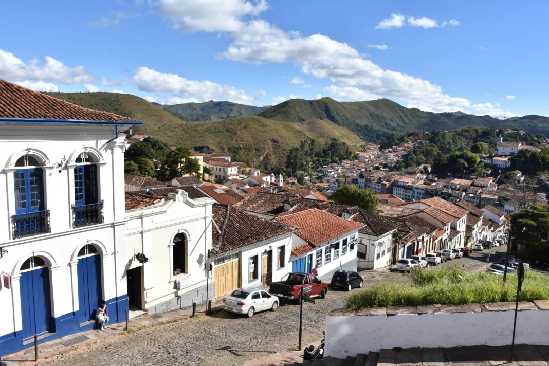 Em estudo recente, Ouro Branco se destaca com quase 20 mil solteiros e 12 mil descasados, refletindo as mudanças na estrutura familiar. Dados ajudam na criação de políticas públicas no município