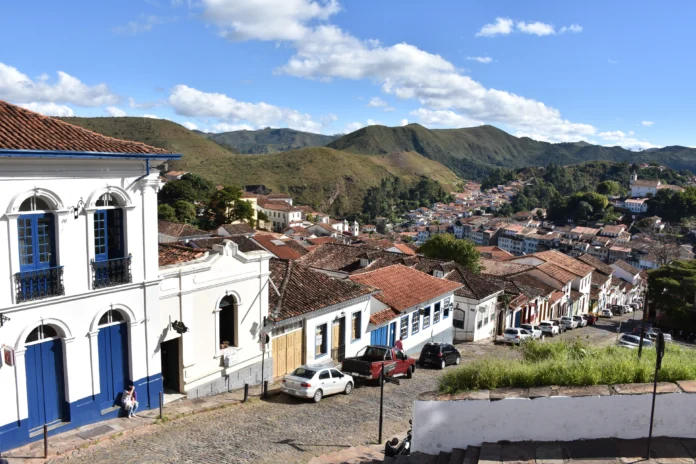 ouro-branco Em estudo recente, Ouro Branco se destaca com quase 20 mil solteiros e 12 mil descasados, refletindo as mudanças na estrutura familiar. Dados ajudam na criação de políticas públicas no município