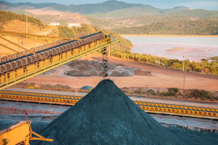 A Vale foi condenada pela 14ª vez por manipulação de preços e terá que pagar R$ 730 milhões à União. A decisão reforça a urgência de uma reforma fiscal no setor mineral para garantir que os royalties cheguem aos municípios mineradores