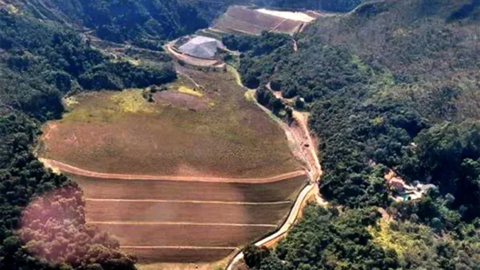 Barragem-B1- A Emicon Mineração não cumpre integralmente as exigências legais de segurança da barragem B1A em Brumadinho, elevando o alerta na região, especialmente em um período de chuvas intensas.