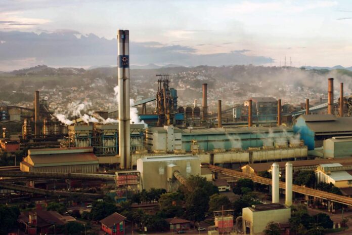 CSN anuncia a venda de ativos de até R$ 18 bilhões para reestruturar seu capital e focar em mineração, com a meta de reduzir a alavancagem financeira e atingir uma relação de 1x entre dívida líquida e Ebitda em até oito anos