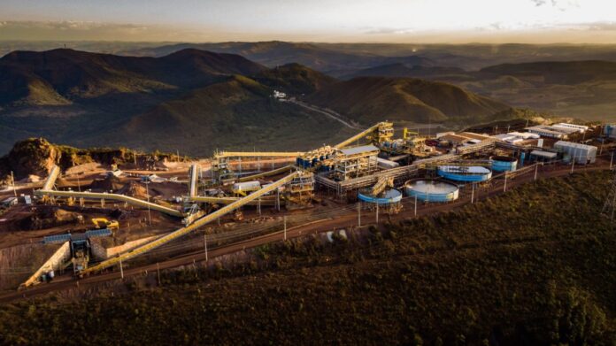 PIB da mineração cresce no País com força do pré-sal, mas recua em Minas Gerais por paradas operacionais.
