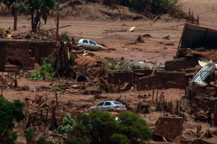 MARIANA-BARRAGEM-FOTO A BHP perde recurso no Reino Unido e continua responsável pela tragédia da Barragem de Fundão, com indenizações bilionárias em andamento. Entenda os próximos passos do processo.