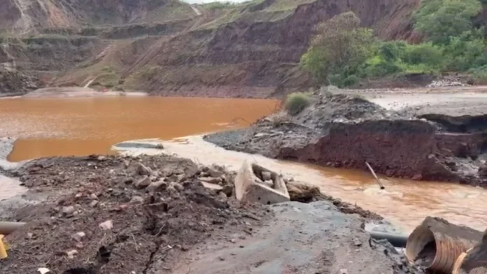 SUMP-MINA-DA-FABRICA-CONGONHAS Vale esclarece que extravasamento em mina de Fábrica, em Ouro Preto não está relacionado com barragens e garante segurança da comunidade. Causas estão sendo investigadas