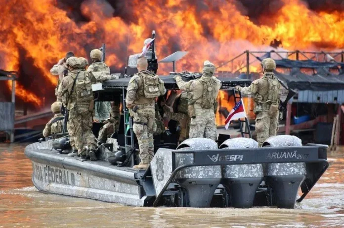 WhatsApp-Image-2025-09-23-at-17.49.40 A Polícia Federal provocou um prejuízo de R$ 1,4 bilhão ao garimpo ilegal no Amazonas em 2025, com a inutilização de mais de 375 dragas e balsas. As operações de combate impactaram diretamente a exploração irregular de ouro
