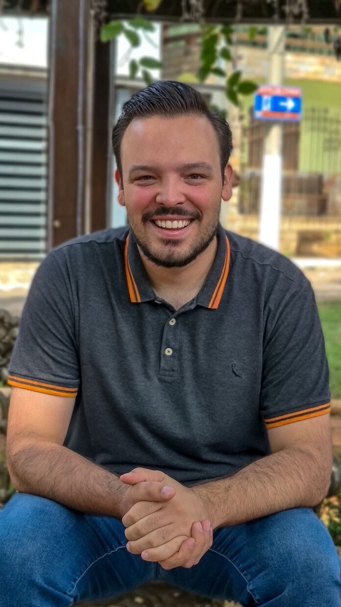 Gabriel Quintão assume vaga na Câmara de Itabira após a nomeação de Dulce Citi e é cotado para ser candidato a deputado estadual ou federal. Com forte atuação em São Gonçalo, ele promete marcar presença na política regional