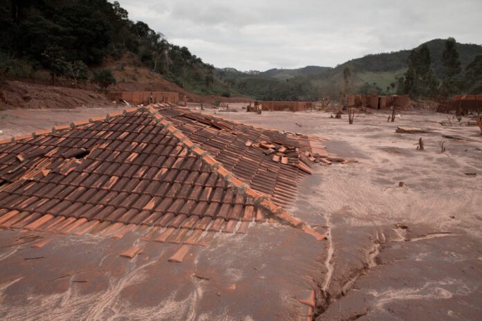 O BNDES e o Banco do Brasil assumem a gestão do Fundo Rio Doce, que terá R$ 49,1 bilhões destinados à reparação do desastre de Mariana, como parte do novo acordo de reparação entre Samarco, Vale e BHP