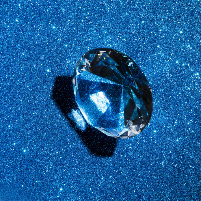 Descubra a safira estrela púrpura de 3.563 quilates encontrada no Sri Lanka, avaliada em até US$ 400 milhões e com um asterismo único, que pode se tornar uma das pedras mais valiosas do mundo.