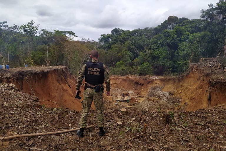 garimpo-ilegal Garimpo ilegal e facção criminosa ameaçam indígenas e servidores da Funai em Mato Grosso, enquanto o governo Lula não apresenta um plano definitivo para resolver a crise. Entenda a situação