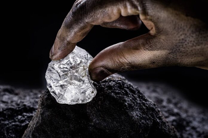 litio As ações da Sigma Lithium disparam após a venda de 100 mil toneladas de lítio de alta pureza, gerando US$ 14 milhões em receita e fortalecendo sua posição no mercado global de lítio