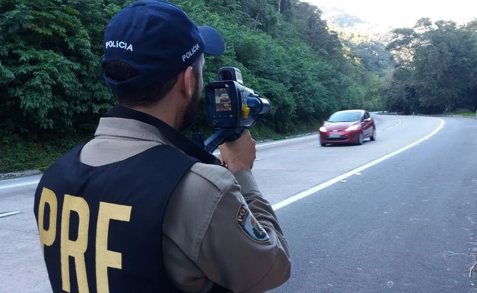Novos limites de velocidade e melhorias de infraestrutura na BR-040 entre Belo Horizonte e Juiz de Fora já mostraram uma redução significativa nos acidentes. Conheça as mudanças e os próximos passos para a duplicação da rodovia